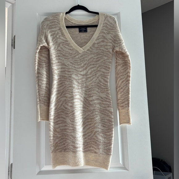 A&F Sweater Dress - Picture 5 of 5